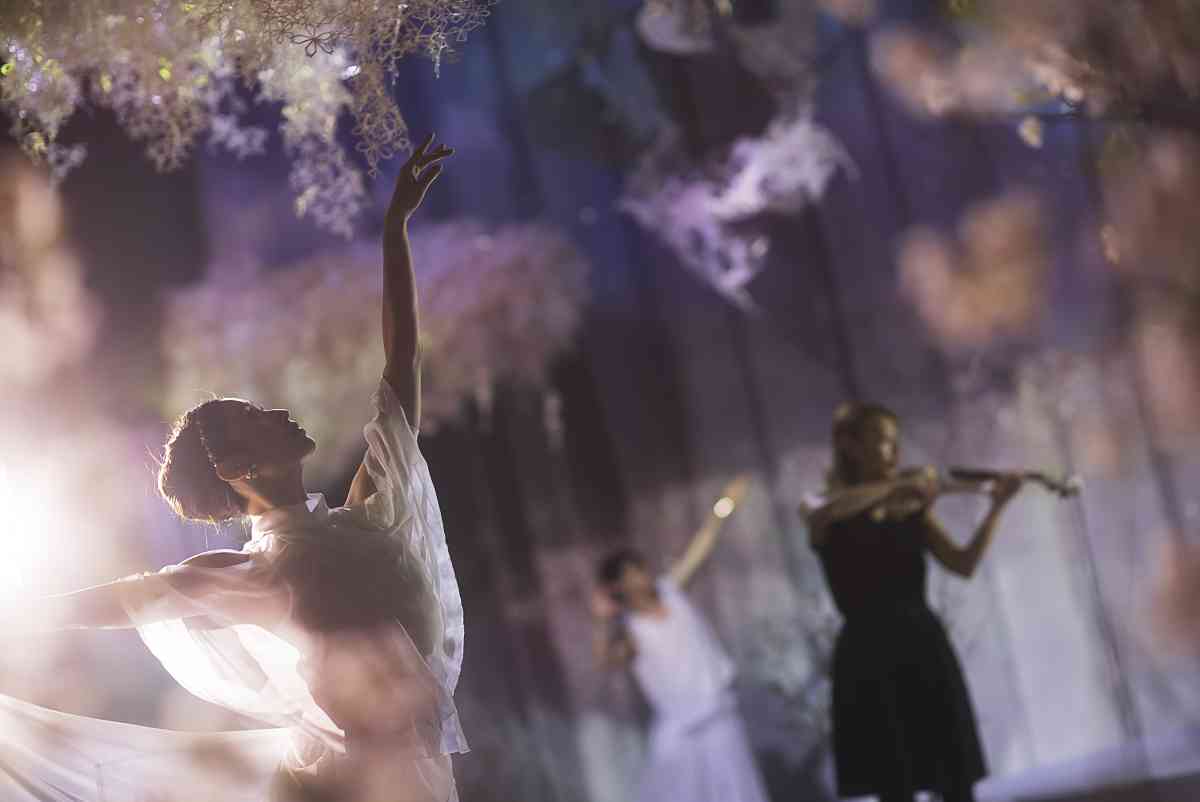 FLOWERS by NAKED 2018 輪舞曲