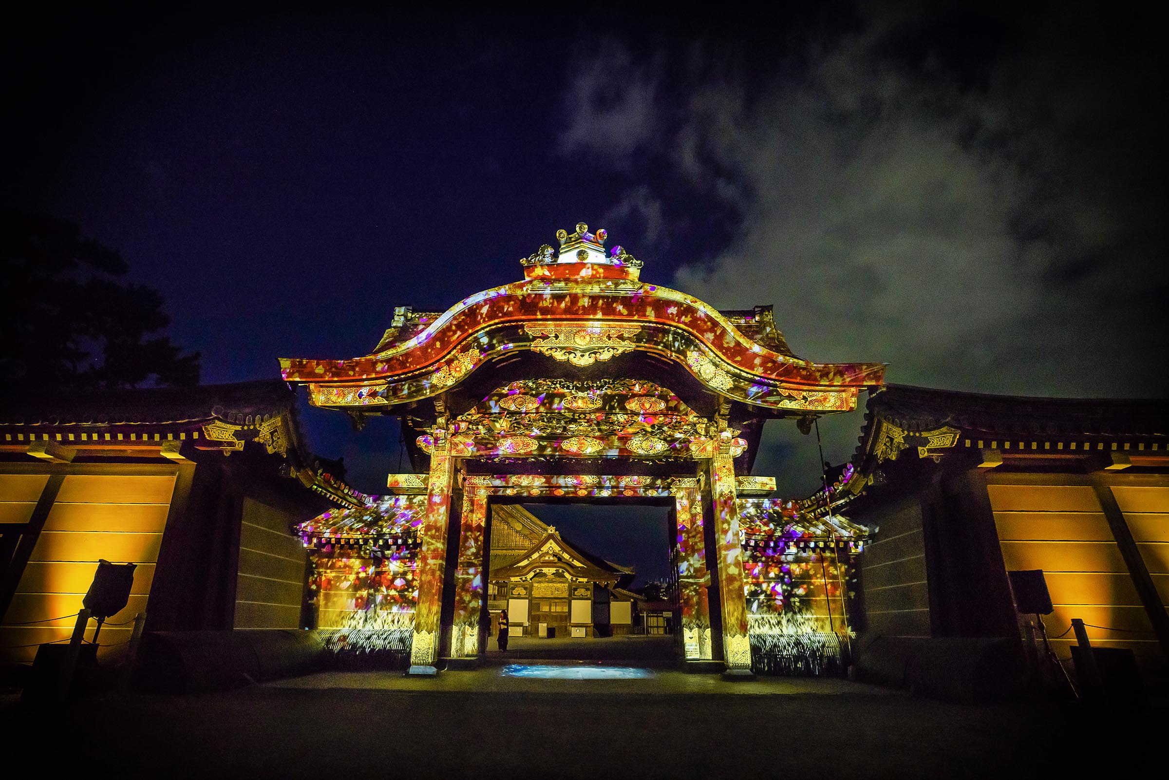 世界遺産 二条城「秋季特別ライトアップ FLOWERS BY NAKED 2018 ー京都・二条城ー」