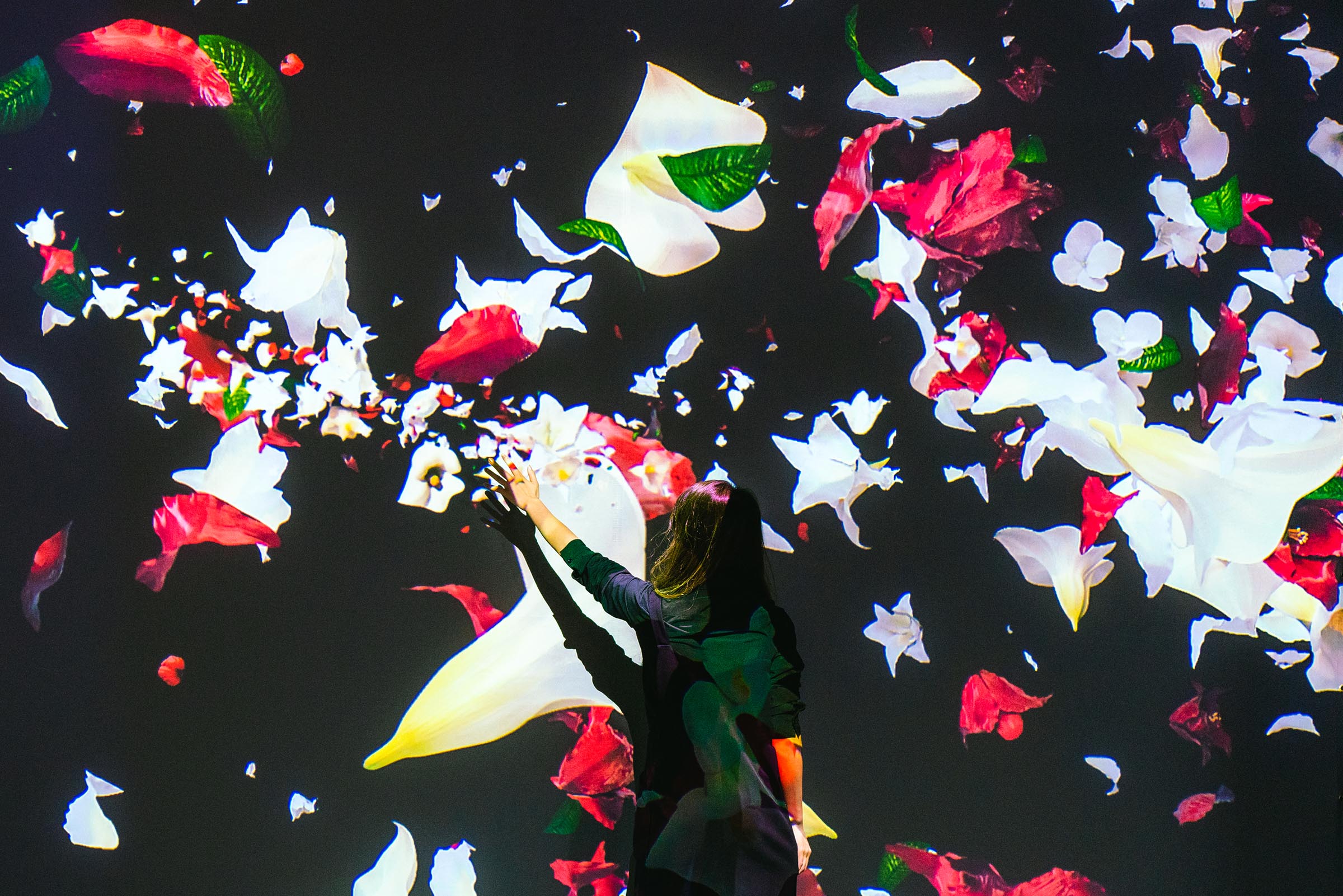 花王「フレア フレグランス」CMの石原さとみ気分?!になれるフォトブース、ネイキッドが演出